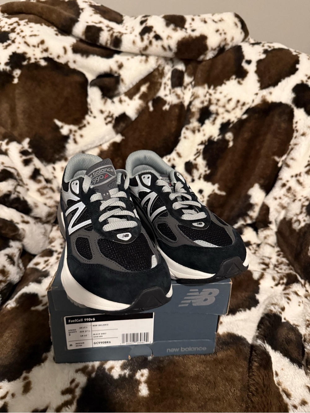New Balance 990 Lifestyle Sneakers